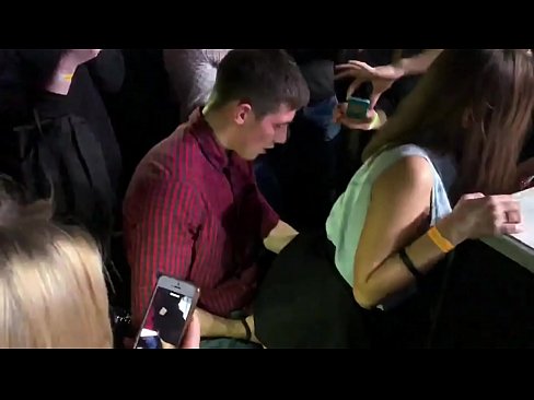 ❤️ Sexo real en una discoteca rusa. Chica rusa de 18 años en el ano y la vagina follada en un club nocturno ❤ Video de porno en es.wassell.ru ❌️